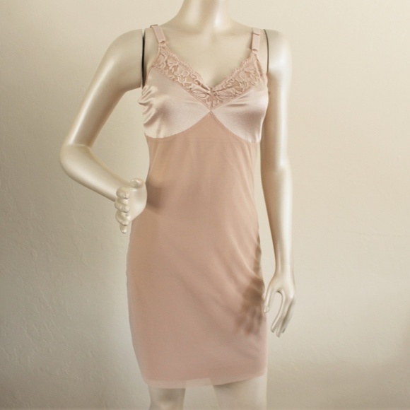 SPANX Other - Haute Contour by Spanx Lace Trim Nude Slip